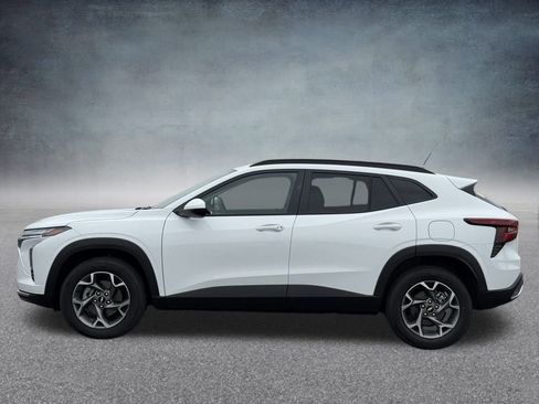 Used 2025 Chevrolet Trax LT image 6