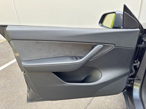 Used 2022 Tesla Model Y Performance image 42