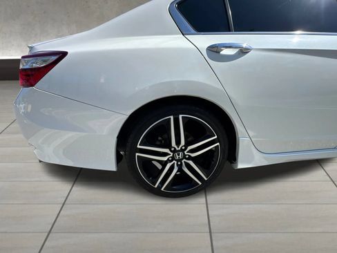 Used 2017 Honda Accord Sport image 18