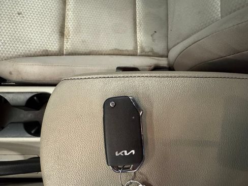 Used 2023 Kia Soul LX FWD image 17