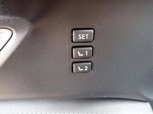 Used 2025 Subaru Ascent Limited AWD/4WD image 18