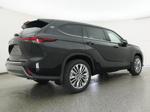 New 2026 Toyota Highlander Platinum AWD/4WD image 8