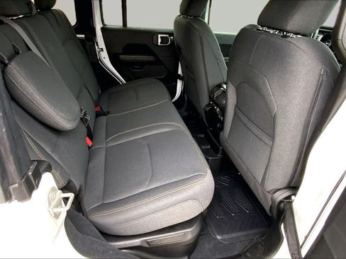 Used 2024 Jeep Wrangler Unlimited Sahara AWD/4WD image 19