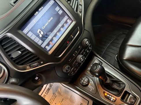 Certified 2022 Jeep Cherokee Trailhawk w/ Technology Group B image 26