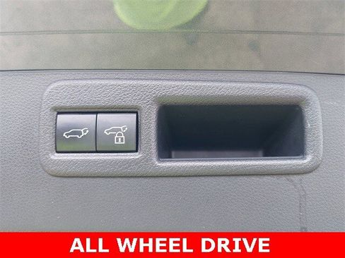 Used 2021 Toyota Venza LE image 27