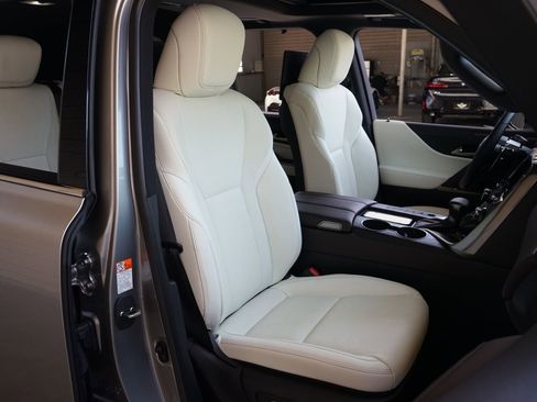 Used 2023 Lexus LX 600 4WD w/ Accessory Package (Z1) image 10