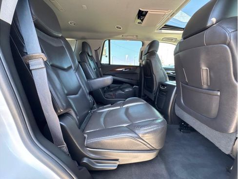 Used 2018 Cadillac Escalade Premium Luxury AWD/4WD image 28