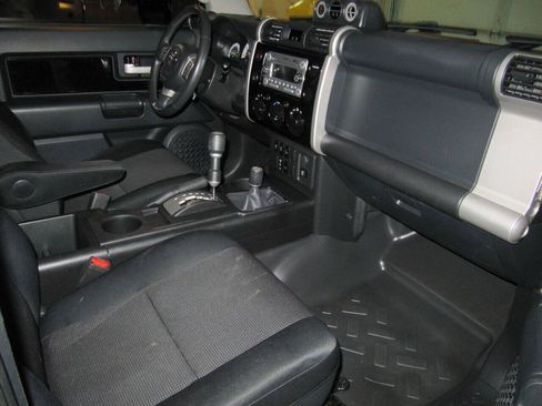 Used 2012 Toyota FJ Cruiser 4WD w/ Upgrade Pkg image 19