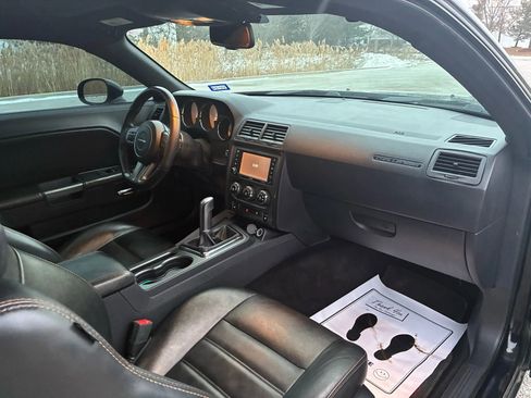 Used 2014 Dodge Challenger R/T RWD image 13