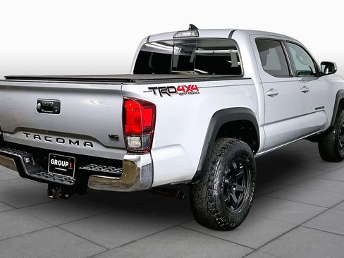 Used 2019 Toyota Tacoma TRD Off-Road AWD/4WD image 12