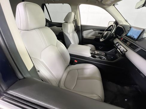 Used 2024 Honda Pilot Touring image 29