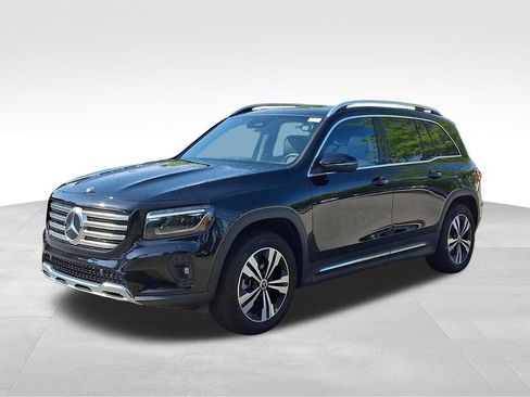 Used 2025 Mercedes-Benz GLB 250 4MATIC image 3