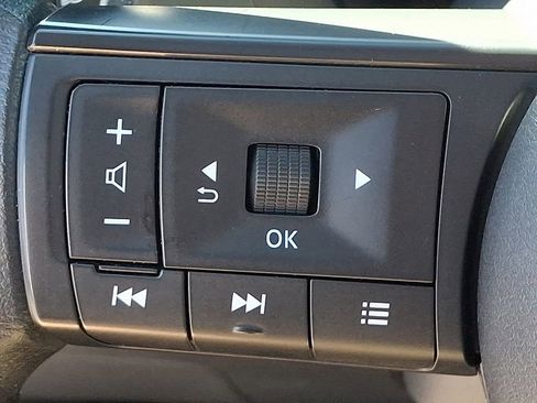 Used 2024 Nissan Rogue S image 21