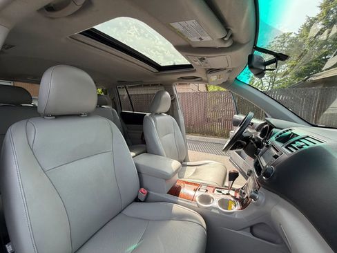 Used 2013 Toyota Highlander Limited FWD image 27