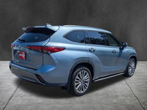 Used 2022 Toyota Highlander Platinum AWD/4WD image 4