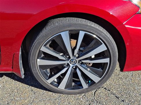 Used 2021 Nissan Altima 2.5 SR w/ SR Premium Package image 9