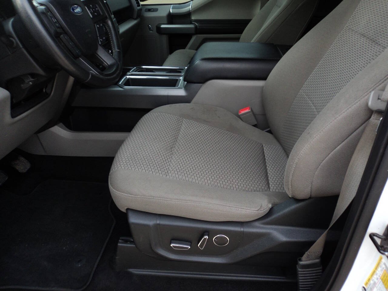 Used 2018 Ford F150 XLT w/ Equipment Group 302A Luxury AWD/4WD image 9