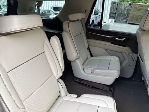 Used 2021 GMC Yukon Denali w/ Advanced Technology Package AWD/4WD image 29