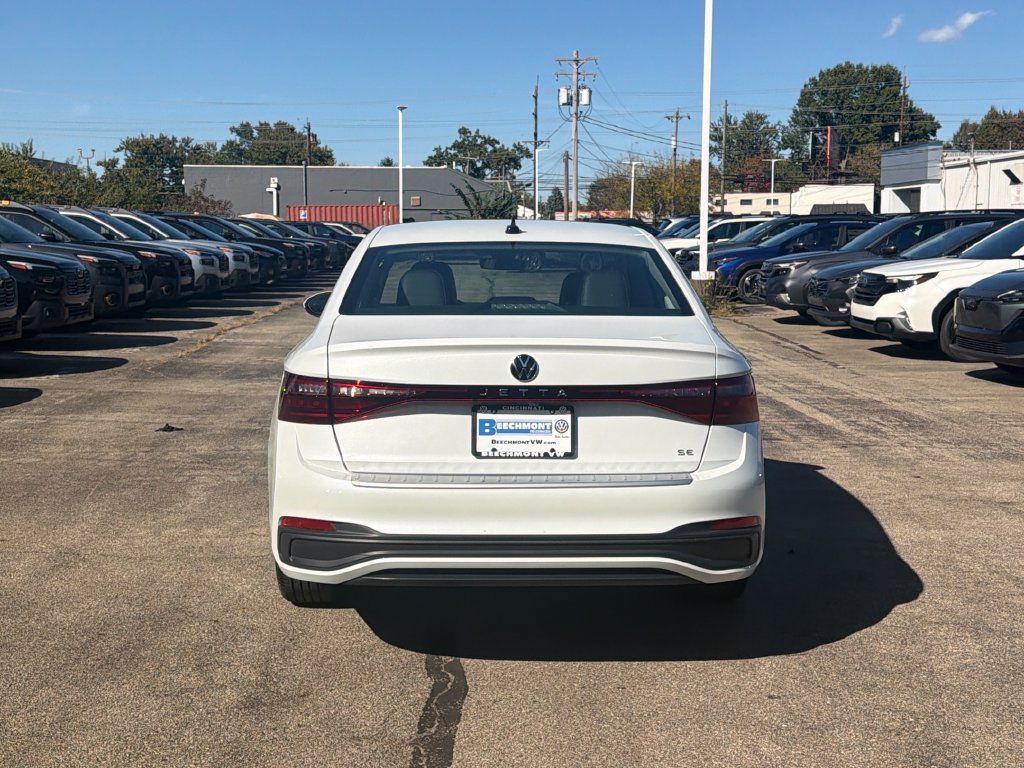 Certified 2025 Volkswagen Jetta SE FWD image 5