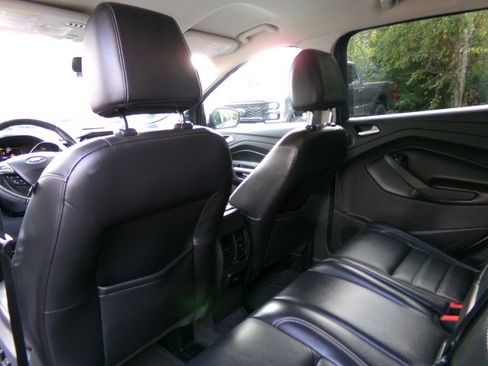 Used 2017 Ford Escape Titanium image 18