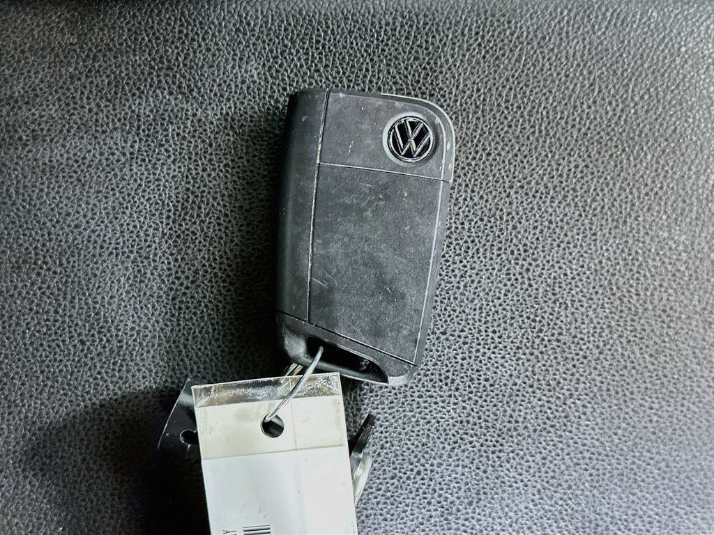 Used 2025 Volkswagen Jetta Sport FWD image 33