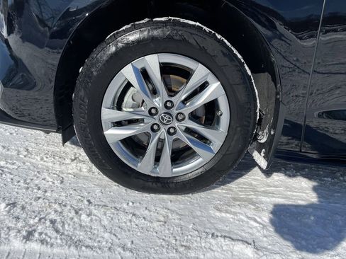 Used 2023 Toyota Sienna XLE Woodland Edition image 9