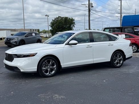 Used 2024 Honda Accord EX image 3