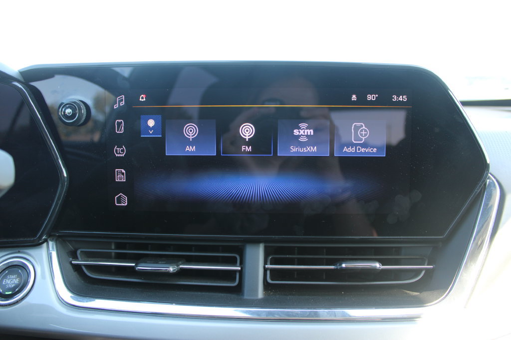 Used 2025 Chevrolet Trax LT FWD image 34