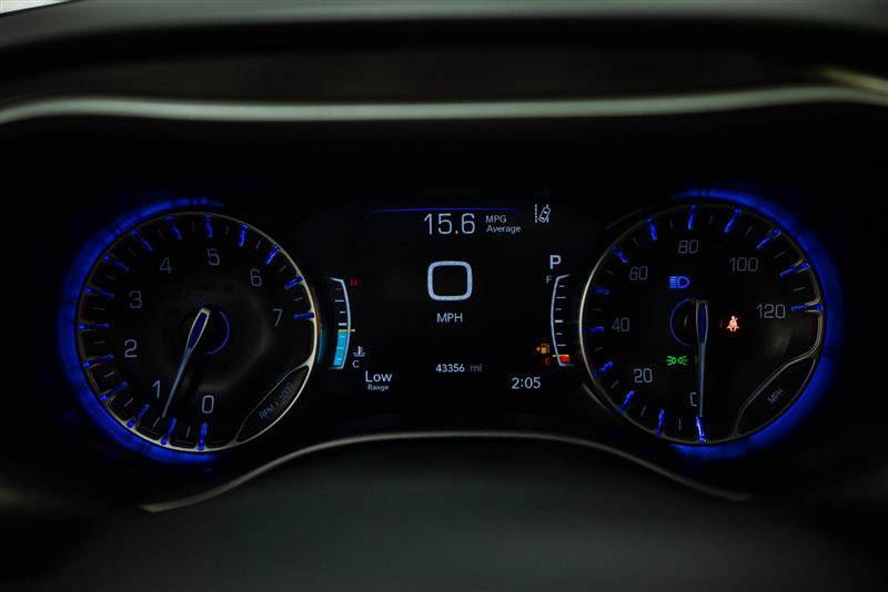 Used 2025 Chrysler Pacifica Select FWD image 17