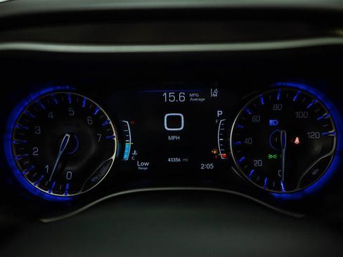 Used 2025 Chrysler Pacifica Select FWD image 17