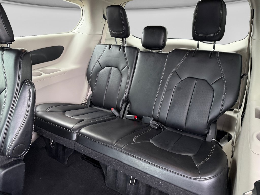 Used 2024 Chrysler Pacifica Touring-L FWD image 37