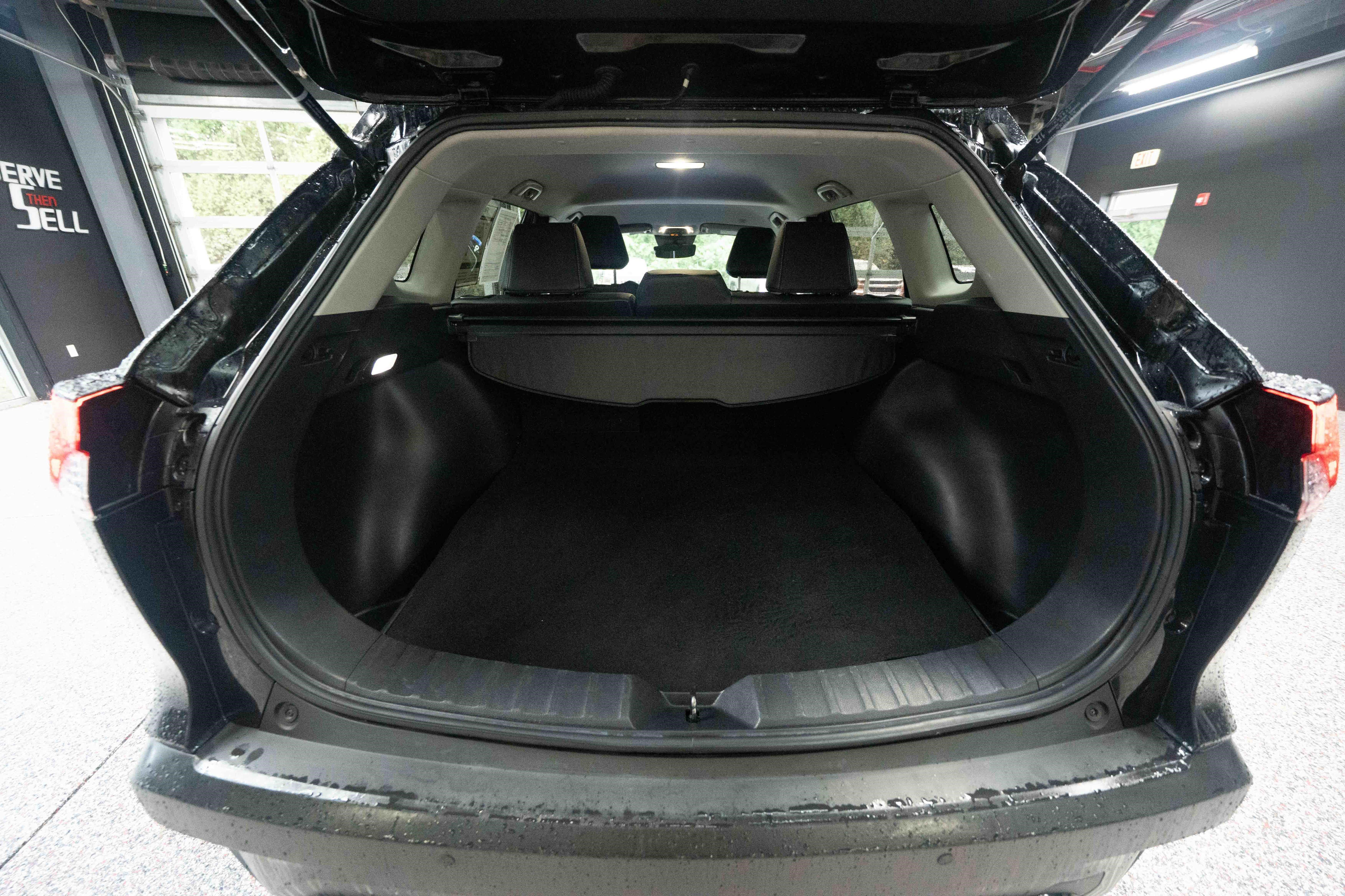 Used 2025 Toyota Corolla Cross XLE AWD/4WD image 28