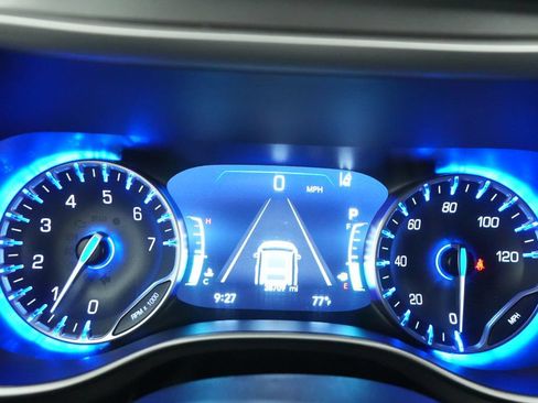 Used 2025 Chrysler Pacifica Select FWD image 42