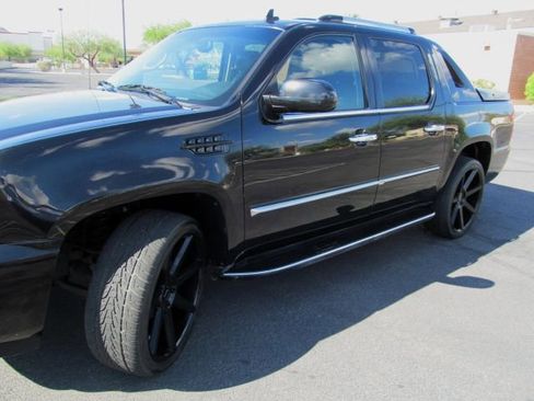 Used 2011 Cadillac Escalade EXT image 8