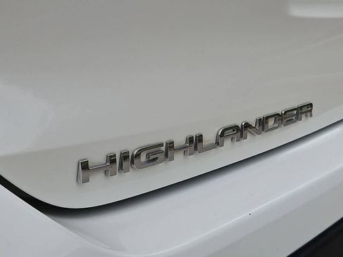 Used 2021 Toyota Highlander XSE FWD image 13