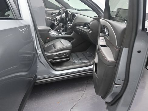 Used 2023 Chevrolet Traverse RS FWD image 15