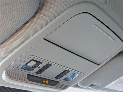 Used 2021 Ford Explorer XLT w/ Equipment Group 202A image 13