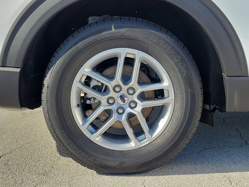 New 2026 Ford Explorer Active RWD image 7