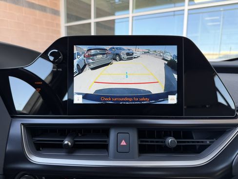 Used 2024 Lexus UX 250h FWD image 19