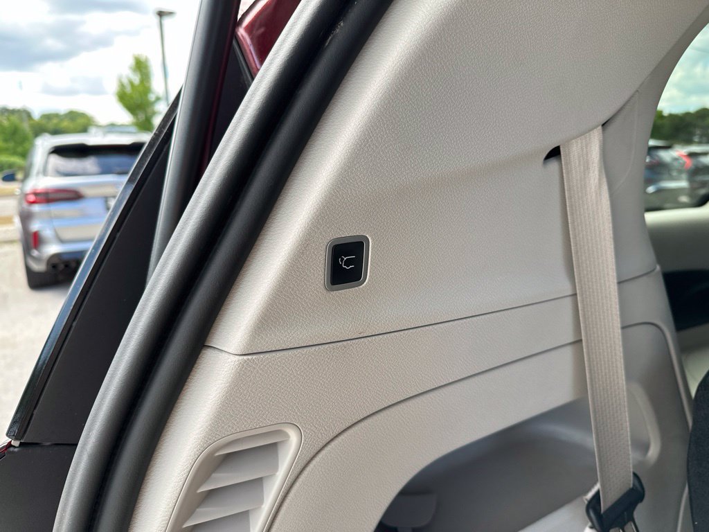 Used 2023 Chrysler Pacifica Touring-L AWD/4WD image 13