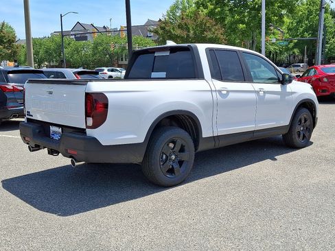 New 2026 Honda Ridgeline Black Edition image 3