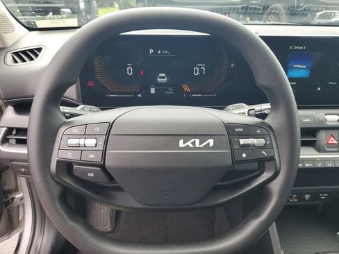 Used 2025 Kia K4 FWD image 10
