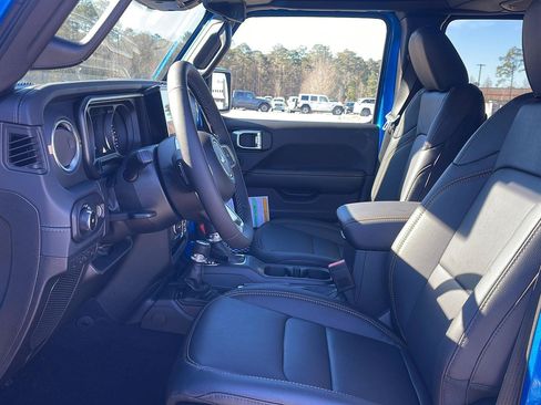 New 2026 Jeep Wrangler Unlimited Sahara AWD/4WD image 13