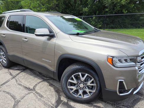 Used 2023 GMC Acadia SLT FWD image 2
