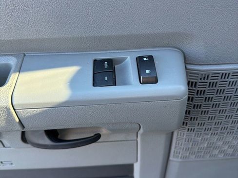 Used 2021 Ford E-350 and Econoline 350 Super Duty w/ Power Windows & Locks Group image 34