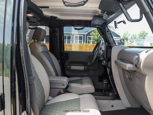 Used 2010 Jeep Wrangler Unlimited Rubicon w/ Dual Top Group AWD/4WD image 59