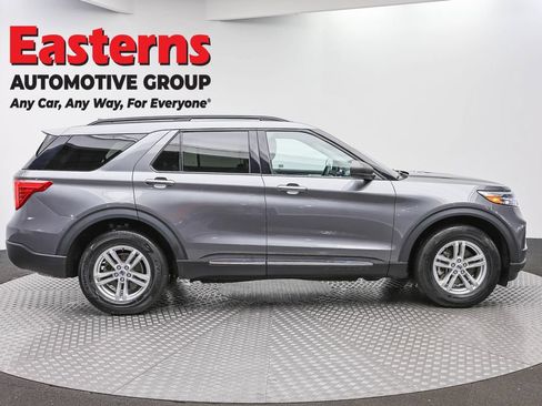 Used 2023 Ford Explorer XLT w/ Equipment Group 202A AWD/4WD image 4