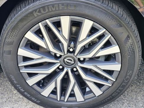 Certified 2025 Nissan Altima 2.5 SV FWD image 10