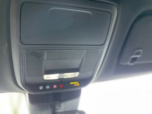 Used 2025 Chevrolet Traverse Z71 AWD/4WD image 19