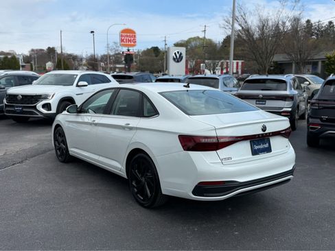 Certified 2026 Volkswagen Jetta SE FWD image 5